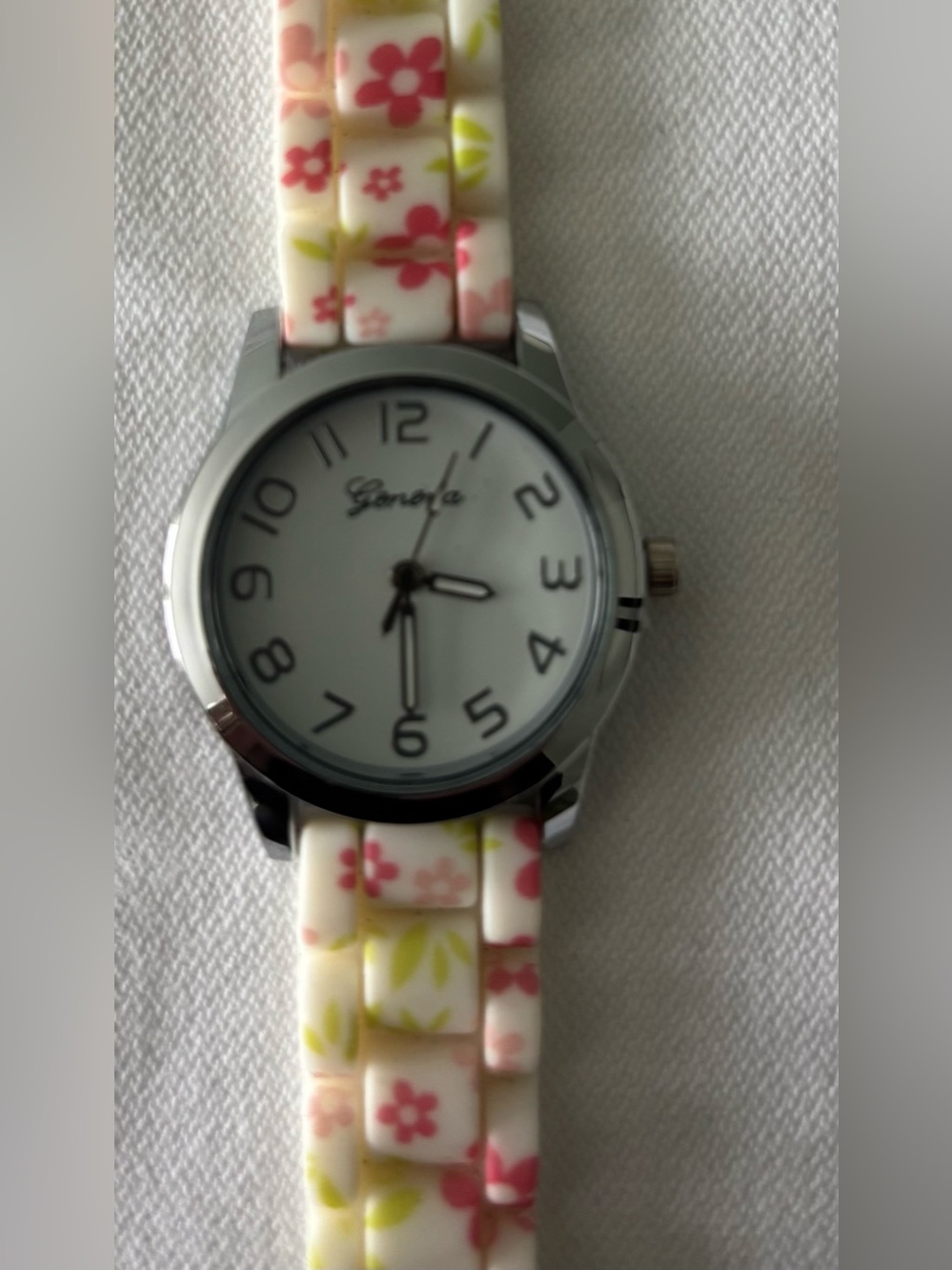 New Women’s Geneva Pink Floral Silicone Strap Quartz Movement Watch
